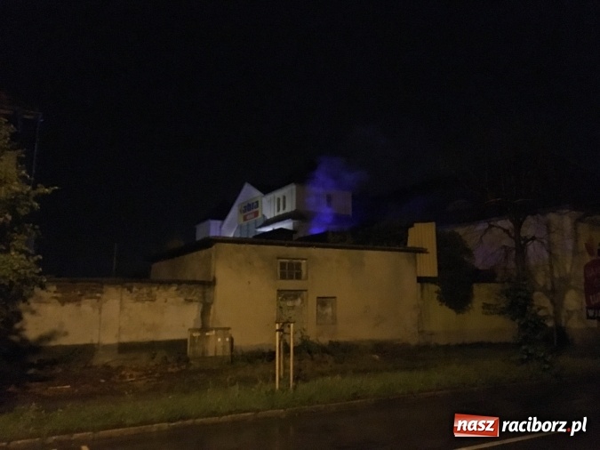 Zdjęcie w galerii na portalu naszraciborz.pl: Pożar pustostanu na terenie starego Despolu wiadomości z regionu