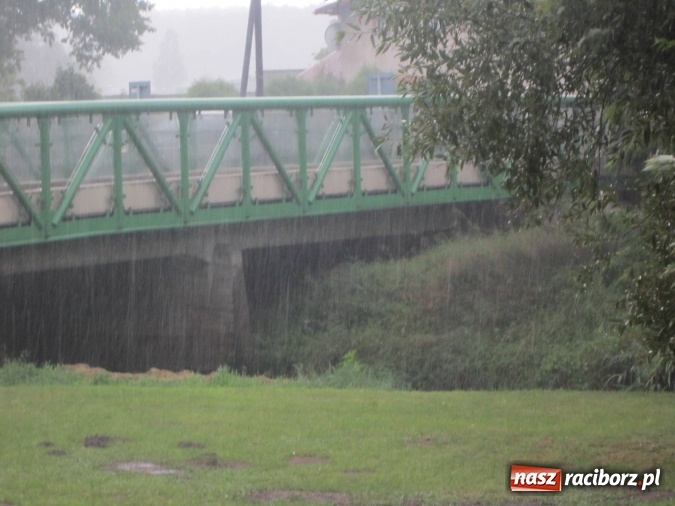 Zdjęcie w galerii na portalu naszraciborz.pl: Podtopione domy i budynki użyteczności publicznej, w tym szkoła. Rudy po nawałnicy wiadomości z regionu