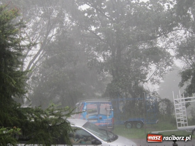 Zdjęcie w galerii na portalu naszraciborz.pl: Podtopione domy i budynki użyteczności publicznej, w tym szkoła. Rudy po nawałnicy wiadomości z regionu
