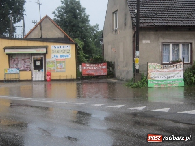Zdjęcie w galerii na portalu naszraciborz.pl: Podtopione domy i budynki użyteczności publicznej, w tym szkoła. Rudy po nawałnicy wiadomości z regionu