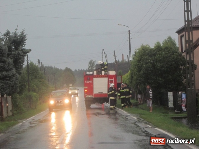 Zdjęcie w galerii na portalu naszraciborz.pl: Podtopione domy i budynki użyteczności publicznej, w tym szkoła. Rudy po nawałnicy wiadomości z regionu