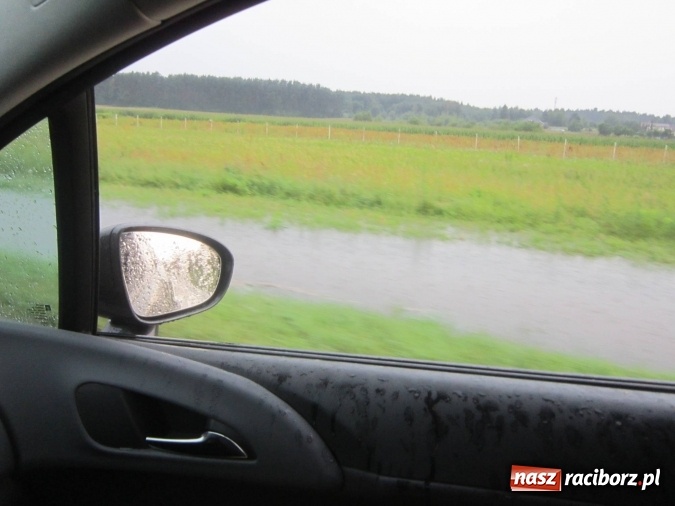 Zdjęcie w galerii na portalu naszraciborz.pl: Podtopione domy i budynki użyteczności publicznej, w tym szkoła. Rudy po nawałnicy wiadomości z regionu