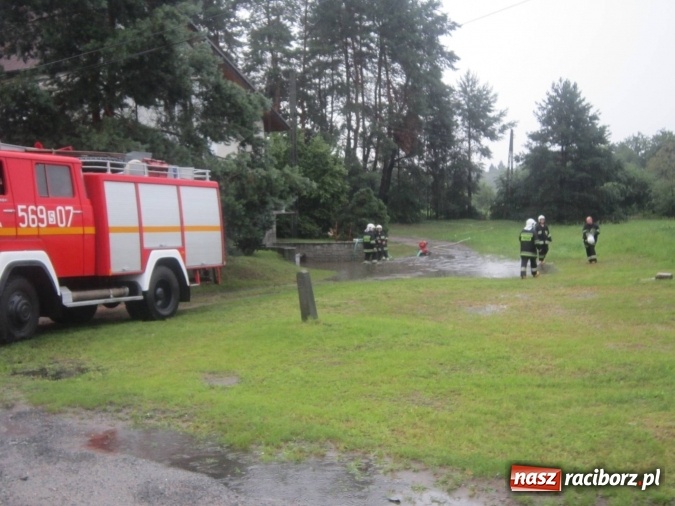 Zdjęcie w galerii na portalu naszraciborz.pl: Podtopione domy i budynki użyteczności publicznej, w tym szkoła. Rudy po nawałnicy wiadomości z regionu