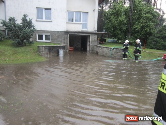 Zdjęcie w galerii na portalu naszraciborz.pl: Podtopione domy i budynki użyteczności publicznej, w tym szkoła. Rudy po nawałnicy wiadomości z regionu
