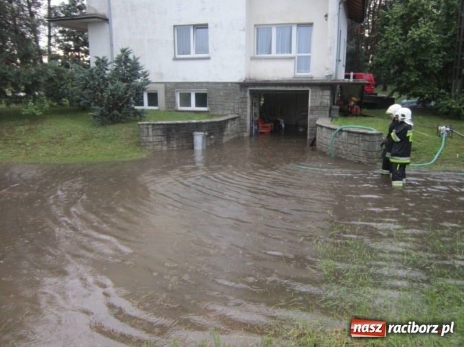 Zdjęcie w galerii na portalu naszraciborz.pl: Podtopione domy i budynki użyteczności publicznej, w tym szkoła. Rudy po nawałnicy wiadomości z regionu
