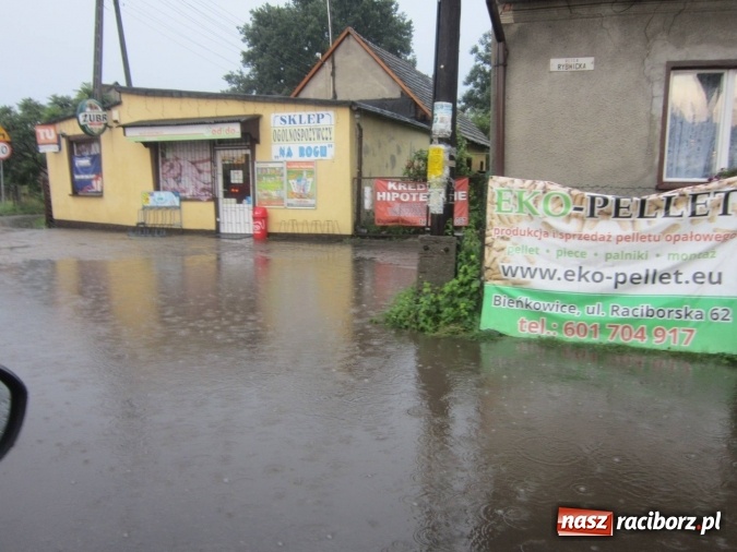 Zdjęcie w galerii na portalu naszraciborz.pl: Podtopione domy i budynki użyteczności publicznej, w tym szkoła. Rudy po nawałnicy wiadomości z regionu