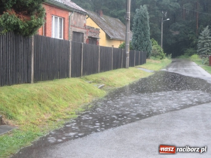 Zdjęcie w galerii na portalu naszraciborz.pl: Podtopione domy i budynki użyteczności publicznej, w tym szkoła. Rudy po nawałnicy wiadomości z regionu