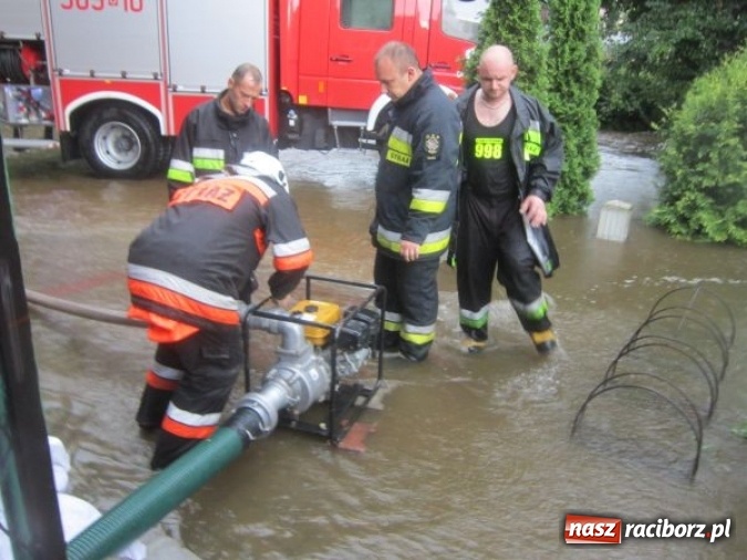 Zdjęcie w galerii na portalu naszraciborz.pl: Podtopione domy i budynki użyteczności publicznej, w tym szkoła. Rudy po nawałnicy wiadomości z regionu