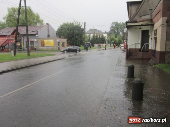 Zdjęcie w galerii na portalu naszraciborz.pl: Podtopione domy i budynki użyteczności publicznej, w tym szkoła. Rudy po nawałnicy wiadomości z regionu