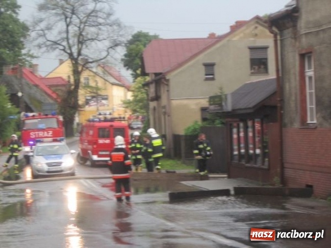 Zdjęcie w galerii na portalu naszraciborz.pl: Podtopione domy i budynki użyteczności publicznej, w tym szkoła. Rudy po nawałnicy wiadomości z regionu