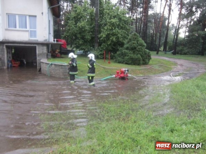 Zdjęcie w galerii na portalu naszraciborz.pl: Podtopione domy i budynki użyteczności publicznej, w tym szkoła. Rudy po nawałnicy wiadomości z regionu