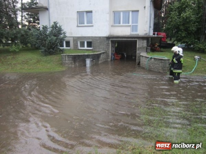 Zdjęcie w galerii na portalu naszraciborz.pl: Podtopione domy i budynki użyteczności publicznej, w tym szkoła. Rudy po nawałnicy wiadomości z regionu