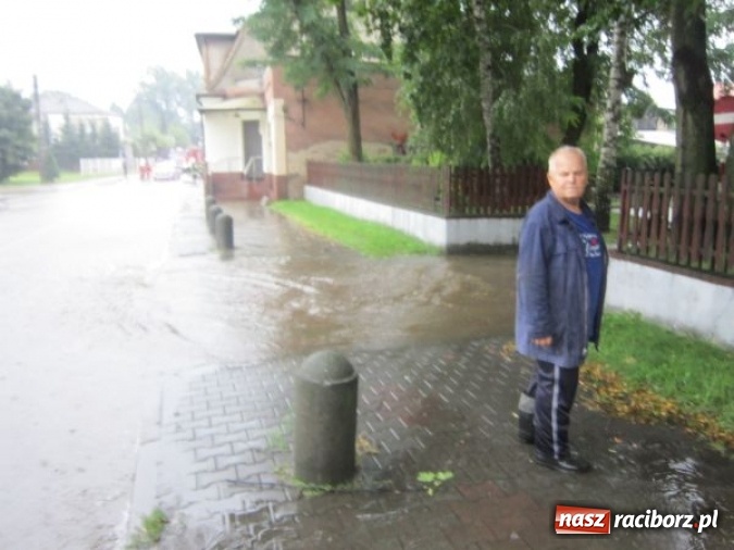Zdjęcie w galerii na portalu naszraciborz.pl: Podtopione domy i budynki użyteczności publicznej, w tym szkoła. Rudy po nawałnicy wiadomości z regionu