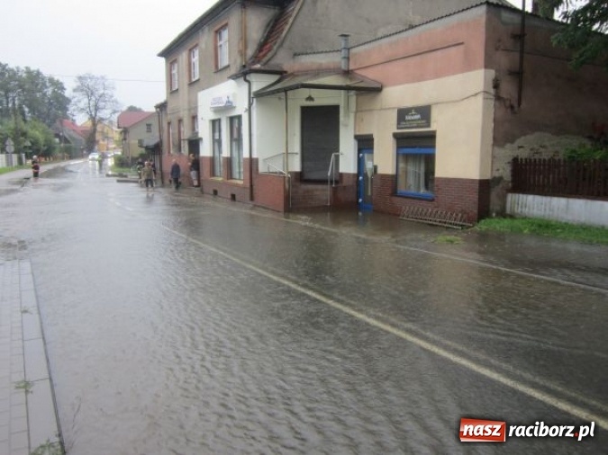 Zdjęcie w galerii na portalu naszraciborz.pl: Podtopione domy i budynki użyteczności publicznej, w tym szkoła. Rudy po nawałnicy wiadomości z regionu