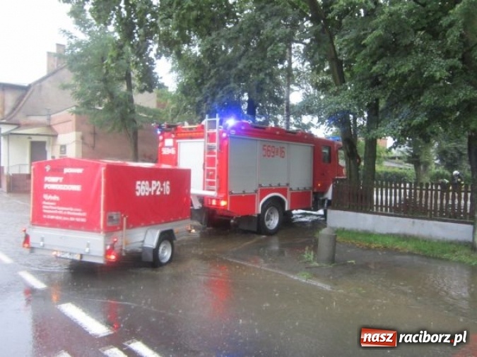 Zdjęcie w galerii na portalu naszraciborz.pl: Podtopione domy i budynki użyteczności publicznej, w tym szkoła. Rudy po nawałnicy wiadomości z regionu