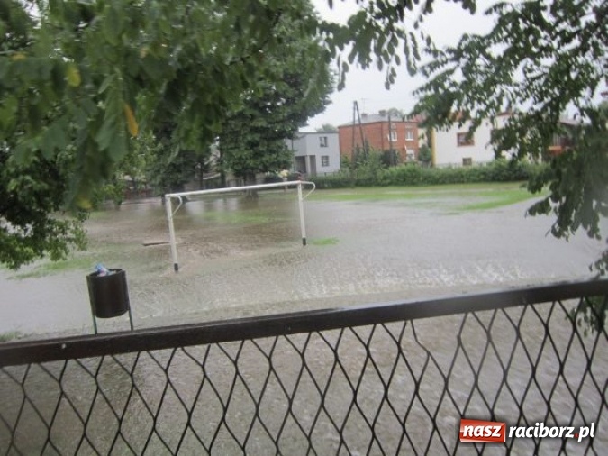 Zdjęcie w galerii na portalu naszraciborz.pl: Podtopione domy i budynki użyteczności publicznej, w tym szkoła. Rudy po nawałnicy wiadomości z regionu