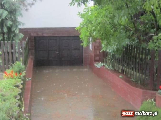 Zdjęcie w galerii na portalu naszraciborz.pl: Podtopione domy i budynki użyteczności publicznej, w tym szkoła. Rudy po nawałnicy wiadomości z regionu
