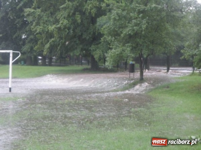 Zdjęcie w galerii na portalu naszraciborz.pl: Podtopione domy i budynki użyteczności publicznej, w tym szkoła. Rudy po nawałnicy wiadomości z regionu