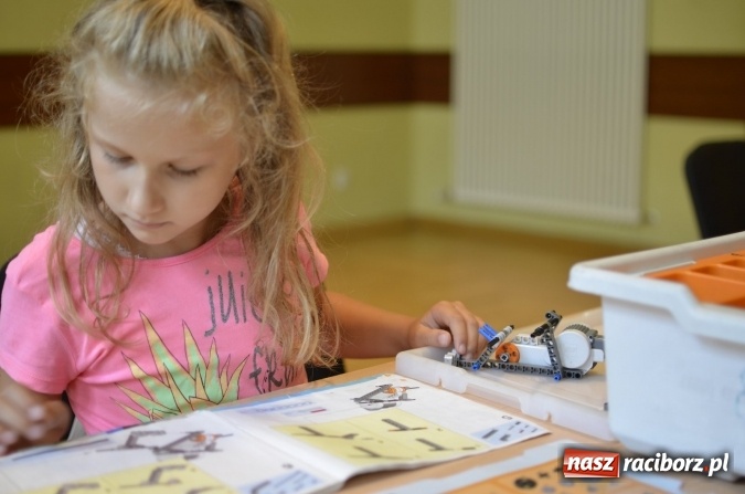 Zdjęcie w galerii na portalu naszraciborz.pl: Wakacyjne warsztaty LEGO w RCK  wiadomości z regionu