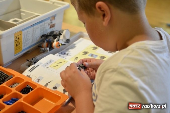Zdjęcie w galerii na portalu naszraciborz.pl: Wakacyjne warsztaty LEGO w RCK  wiadomości z regionu