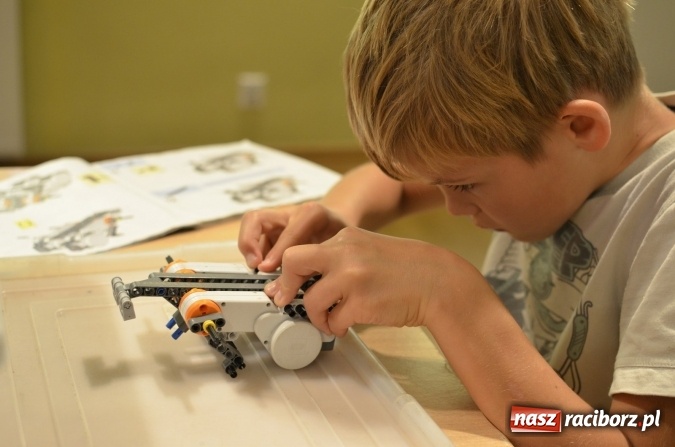 Zdjęcie w galerii na portalu naszraciborz.pl: Wakacyjne warsztaty LEGO w RCK  wiadomości z regionu