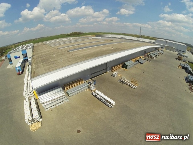 Zdjęcie w galerii na portalu naszraciborz.pl: Kornice i Eko-Okna wczoraj i dziś. Zobacz z lotu ptaka jak zakład zmienił krajobraz wiadomości z regionu