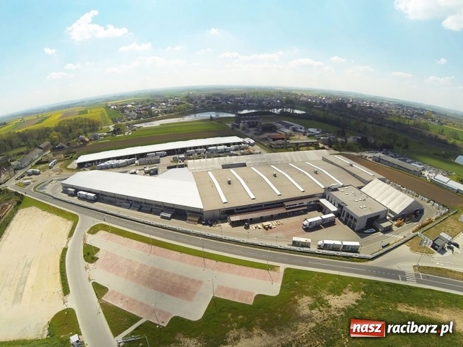 Zdjęcie w galerii na portalu naszraciborz.pl: Kornice i Eko-Okna wczoraj i dziś. Zobacz z lotu ptaka jak zakład zmienił krajobraz wiadomości z regionu