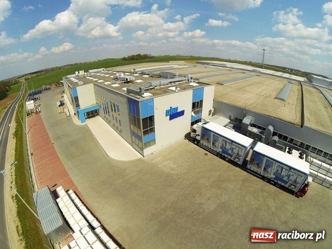 Zdjęcie w galerii na portalu naszraciborz.pl: Kornice i Eko-Okna wczoraj i dziś. Zobacz z lotu ptaka jak zakład zmienił krajobraz wiadomości z regionu