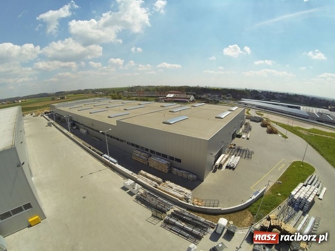Zdjęcie w galerii na portalu naszraciborz.pl: Kornice i Eko-Okna wczoraj i dziś. Zobacz z lotu ptaka jak zakład zmienił krajobraz wiadomości z regionu
