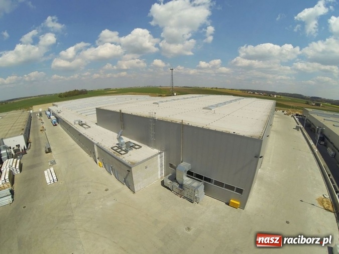 Zdjęcie w galerii na portalu naszraciborz.pl: Kornice i Eko-Okna wczoraj i dziś. Zobacz z lotu ptaka jak zakład zmienił krajobraz wiadomości z regionu