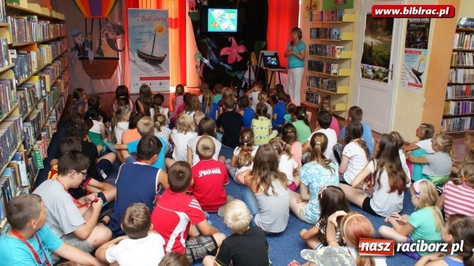 Zdjęcie w galerii na portalu naszraciborz.pl: W raciborskiej bibliotece dzieci poznały autorów Koziołka Matołka wiadomości z regionu