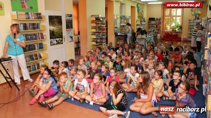 Zdjęcie w galerii na portalu naszraciborz.pl: W raciborskiej bibliotece dzieci poznały autorów Koziołka Matołka wiadomości z regionu