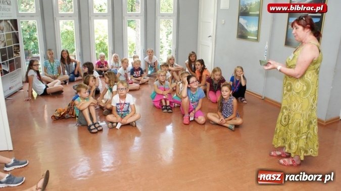 Zdjęcie w galerii na portalu naszraciborz.pl: W raciborskiej bibliotece dzieci poznały autorów Koziołka Matołka wiadomości z regionu