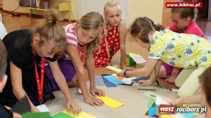 Zdjęcie w galerii na portalu naszraciborz.pl: W raciborskiej bibliotece dzieci poznały autorów Koziołka Matołka wiadomości z regionu
