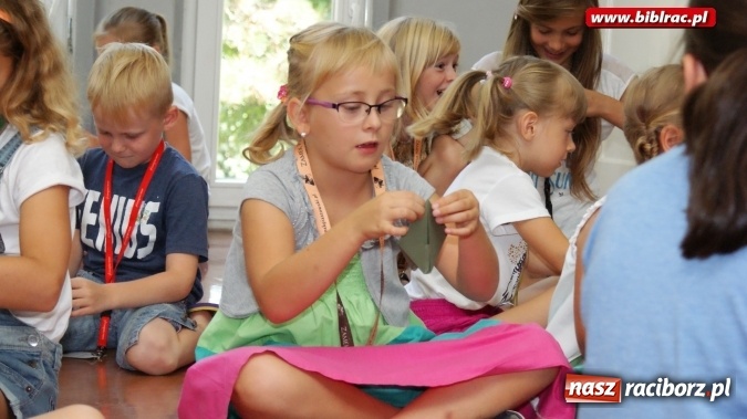 Zdjęcie w galerii na portalu naszraciborz.pl: W raciborskiej bibliotece dzieci poznały autorów Koziołka Matołka wiadomości z regionu