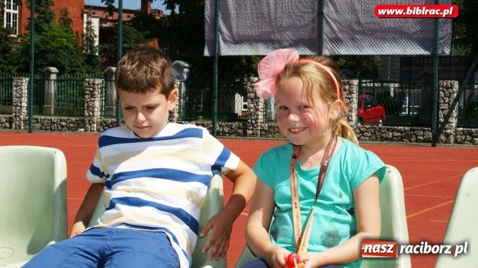 Zdjęcie w galerii na portalu naszraciborz.pl: W raciborskiej bibliotece dzieci poznały autorów Koziołka Matołka wiadomości z regionu