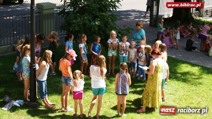 Zdjęcie w galerii na portalu naszraciborz.pl: W raciborskiej bibliotece dzieci poznały autorów Koziołka Matołka wiadomości z regionu