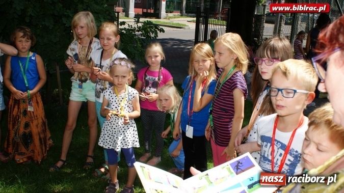 Zdjęcie w galerii na portalu naszraciborz.pl: W raciborskiej bibliotece dzieci poznały autorów Koziołka Matołka wiadomości z regionu