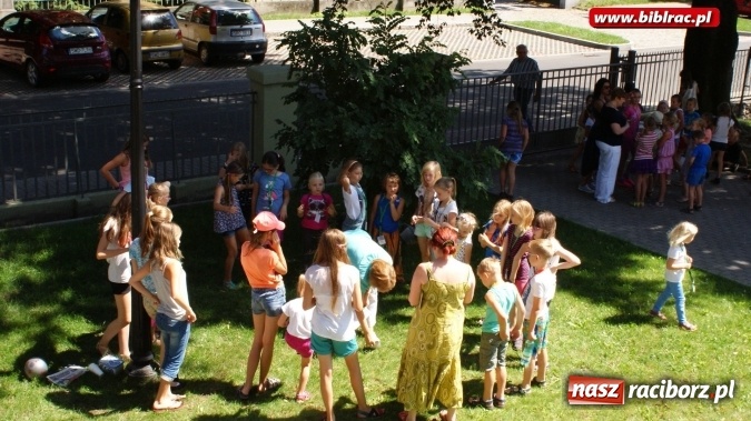 Zdjęcie w galerii na portalu naszraciborz.pl: W raciborskiej bibliotece dzieci poznały autorów Koziołka Matołka wiadomości z regionu