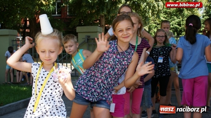 Zdjęcie w galerii na portalu naszraciborz.pl: W raciborskiej bibliotece dzieci poznały autorów Koziołka Matołka wiadomości z regionu
