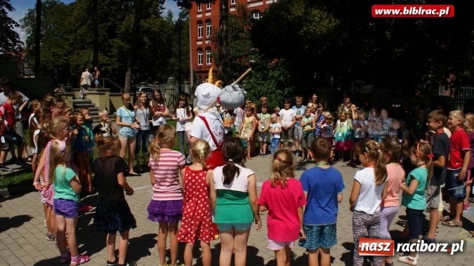Zdjęcie w galerii na portalu naszraciborz.pl: W raciborskiej bibliotece dzieci poznały autorów Koziołka Matołka wiadomości z regionu