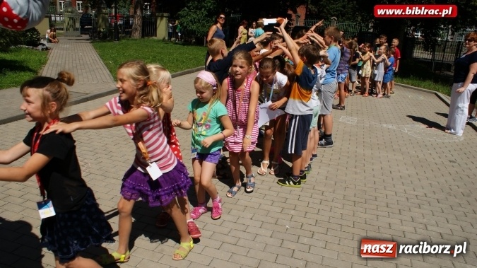 Zdjęcie w galerii na portalu naszraciborz.pl: W raciborskiej bibliotece dzieci poznały autorów Koziołka Matołka wiadomości z regionu