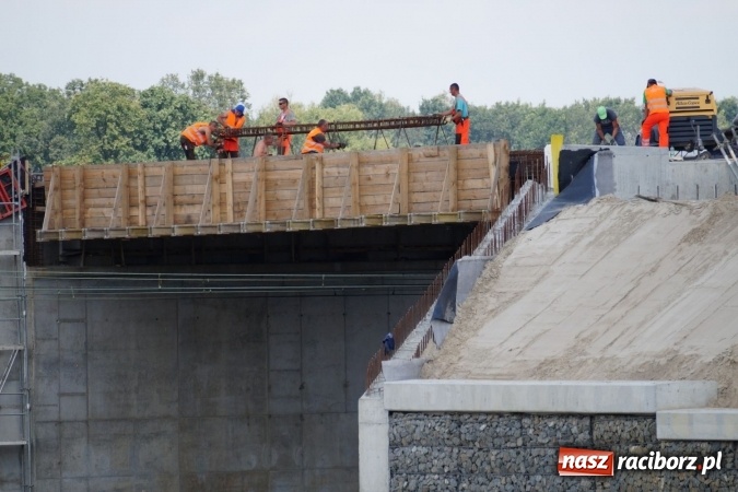 Zdjęcie w galerii na portalu naszraciborz.pl: Tak wygląda nowy wiadukt w Nędzy. Uwaga! Darmowe busy tylko do 15 sierpnia wiadomości z regionu