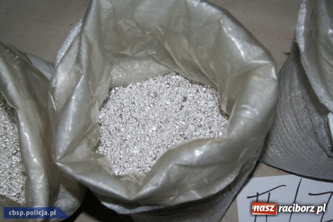 Zdjęcie w galerii na portalu naszraciborz.pl: Centralne Biuro Śledcze Policji rozbiło na Śląsku gang fikcyjnie handlujący złotem i srebrem wiadomości z regionu