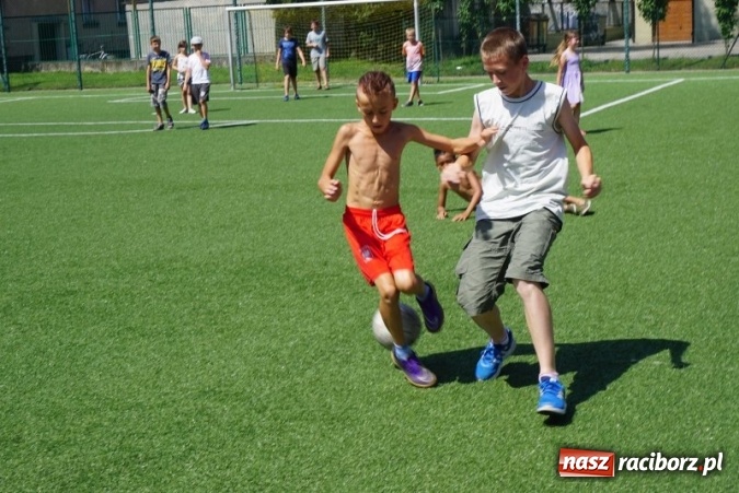 Zdjęcie w galerii na portalu naszraciborz.pl: Na orliku przy Kasprowicza powtarzają Euro 2016 wiadomości z regionu