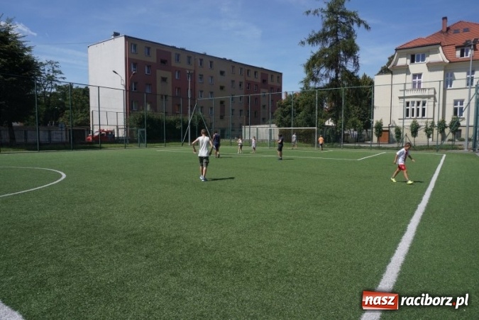 Zdjęcie w galerii na portalu naszraciborz.pl: Na orliku przy Kasprowicza powtarzają Euro 2016 wiadomości z regionu