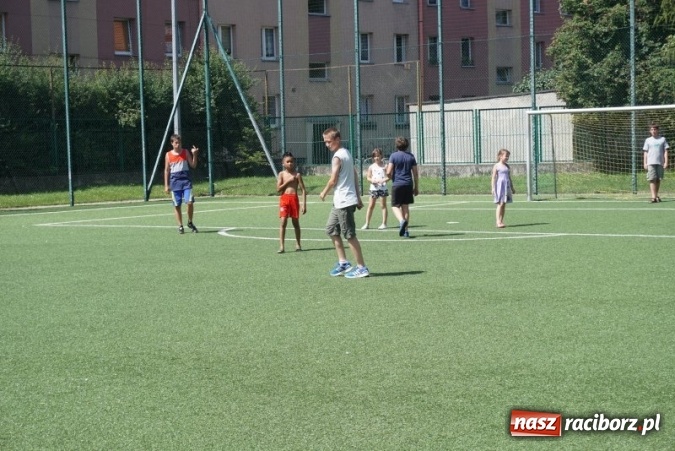 Zdjęcie w galerii na portalu naszraciborz.pl: Na orliku przy Kasprowicza powtarzają Euro 2016 wiadomości z regionu