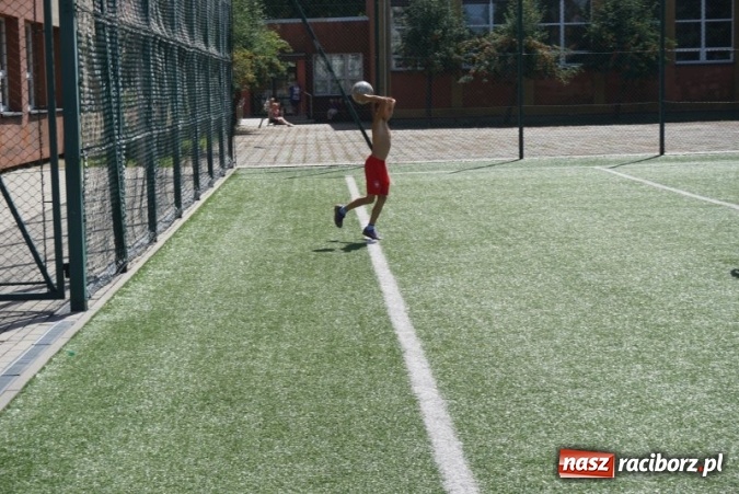 Zdjęcie w galerii na portalu naszraciborz.pl: Na orliku przy Kasprowicza powtarzają Euro 2016 wiadomości z regionu