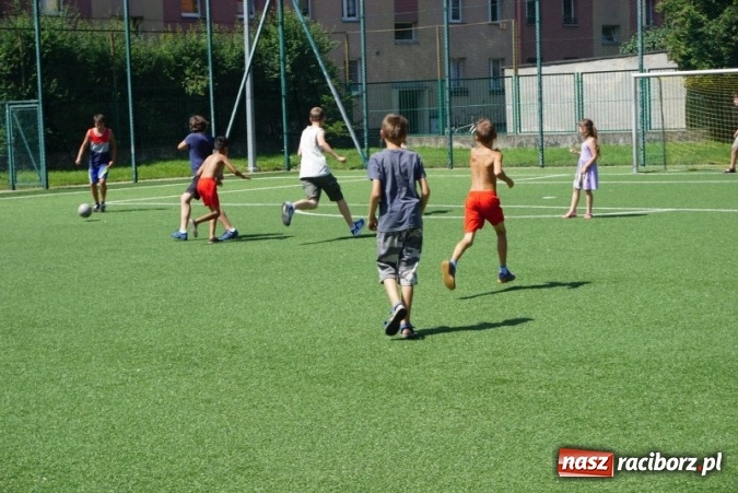 Zdjęcie w galerii na portalu naszraciborz.pl: Na orliku przy Kasprowicza powtarzają Euro 2016 wiadomości z regionu