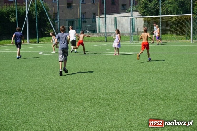 Zdjęcie w galerii na portalu naszraciborz.pl: Na orliku przy Kasprowicza powtarzają Euro 2016 wiadomości z regionu